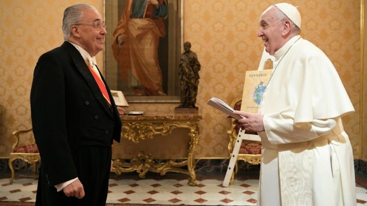 Guzmán Carriquiry Lecour presents his credential letters to Pope Francis