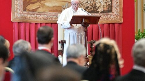 خطاب قداسة البابا فرنسيس  إلى الدبلوماسيّين المُعتَمدين لدى الكرسي الرسولي