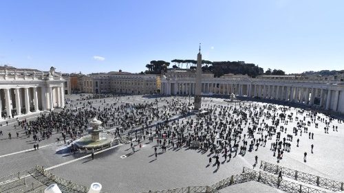 Площадь Святого Петра во время молитвы "Ангелус" 14 февраля 2021 года