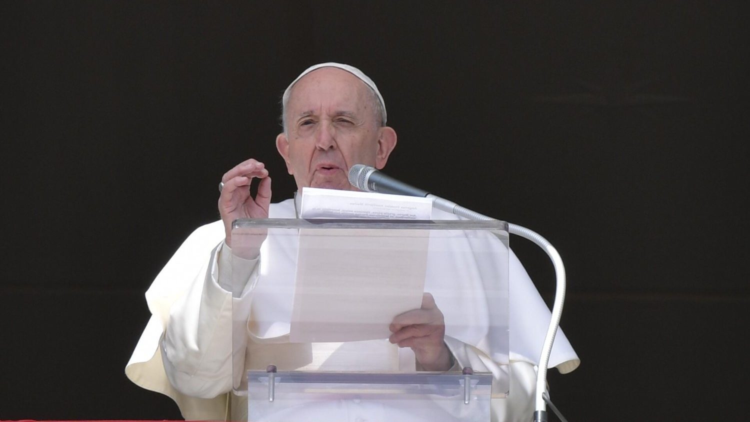 Pope at Angelus: Prayer takes us out of spiritual laziness to help others
