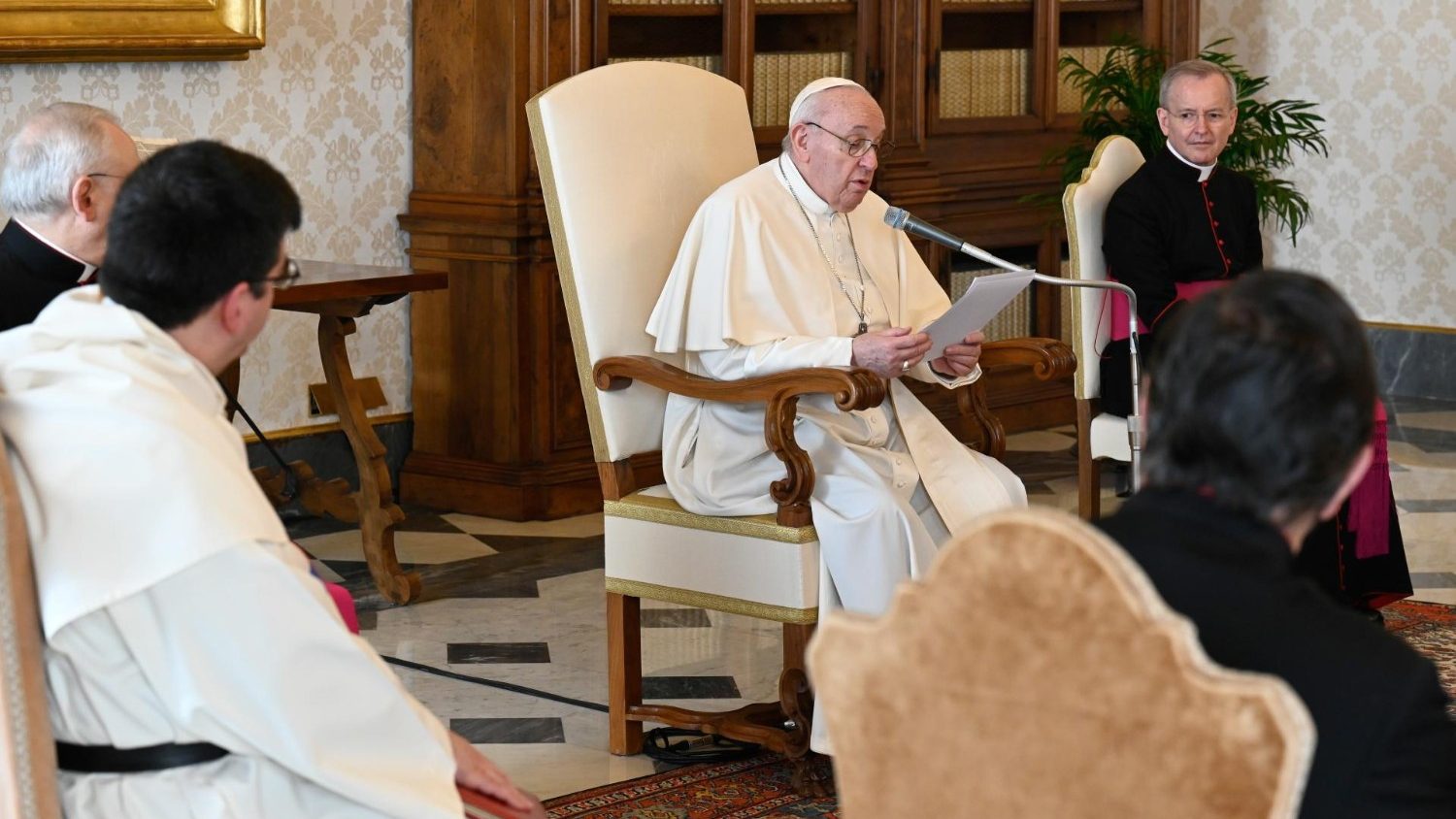 Pope in audience: prayer opens us to the Trinity