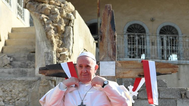 Il viaggio del Papa in Iraq, la preghiera a Mosul