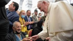 Le Pape lors de sa rencontre avec les chrétiens de Qaraqosh, en Irak, le 7 mars 2021.