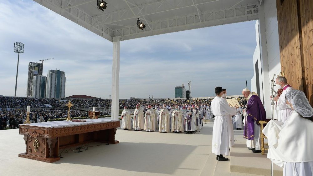 Thánh Lễ tại sân vận động của Erbil