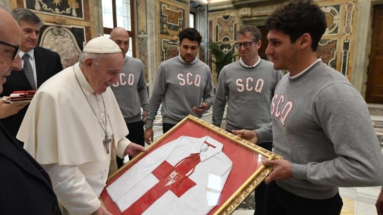The Sporting Club Quinto presents Pope Francis with a jersey