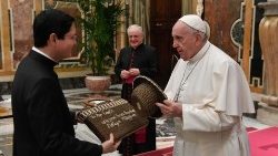 Pope receives community of the Pontifical Filipino College