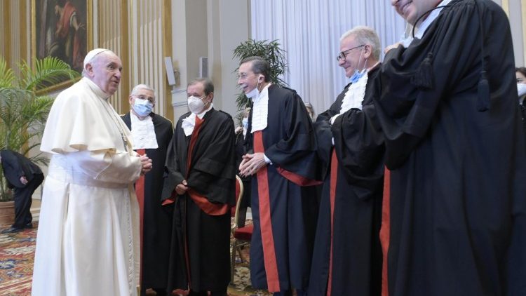 Papež s vatikánskými soudci