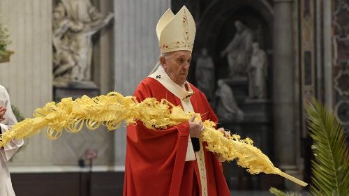 성 베드로 대성전에서 주님 수난 성지 주일 미사를 봉헌하는 프란치스코 교황