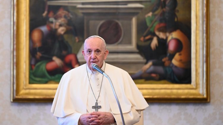 Papież życzy Polakom darów: pokoju, nadziei i radości 