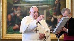 Papież wzywa Polaków do czynnego miłosierdzia