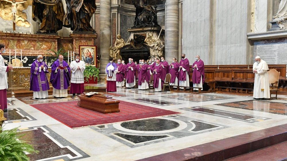 Pohrebné obrady 15. apríla vo Vatikánskej bazilike 