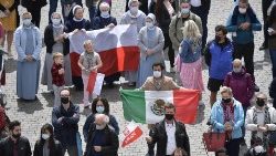 Papież: błagajmy Maryję o powstrzymanie pandemii
