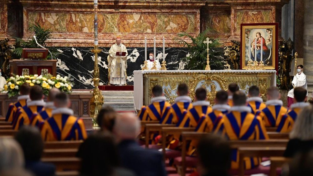 El Cardenal Pietro Parolin preside la Misa con motivo del juramento de la Guardia Suiza Pontificia
