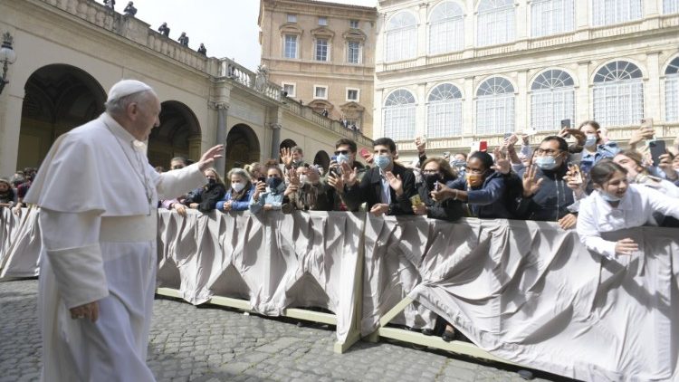 Ferenc pápa a Damazusz-udvarban a szerdai általános kihallgatáson