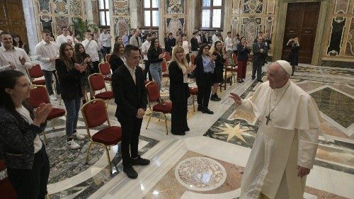 Le Pape avec les dirigeants et étudiants de l'Institut Ambrosoli de Codogno en Salle Clémentine du Palais apostolique, le 22 mai 2021. 