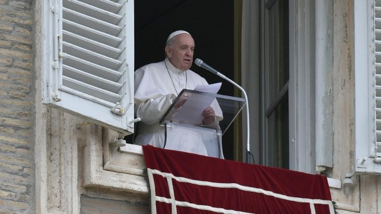Påven Franciskus under Regina Coeli 