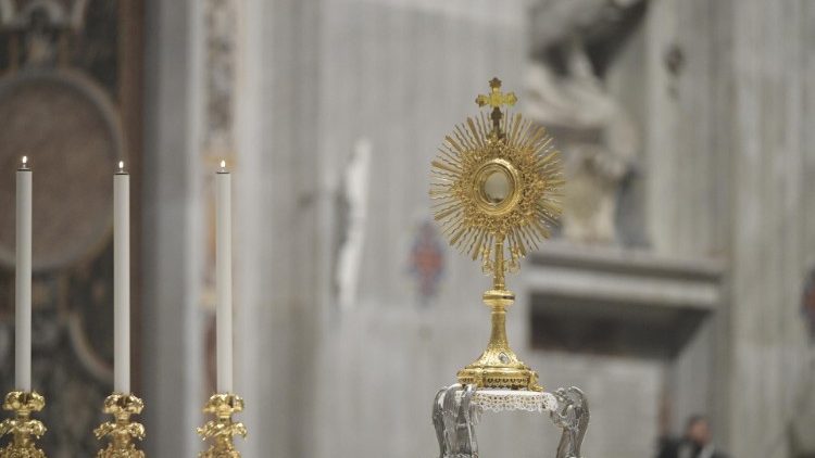 Messe en la solennité du Corpus Domini, le 6 juin 2021, à Saint-Pierre.