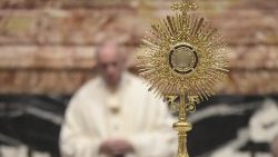 "Graças a Eucaristia, o “não” absoluto de Deus à violência, pronunciado na Cruz, é mantido vivo ao longo dos séculos" (Cardeal Raniero Cantalamessa)