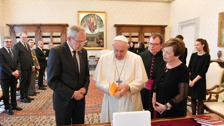 Ferenc pápa az osztrák államfővel