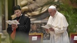 Com o Papa, o patriarca de Antioquia dos Maronitas, cardeal Béchara Raï, no Dia de Oração pelo Líbano, 01.07.2021 (Vatican Media)