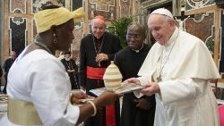 Le Pape François rencontrant des membres du réseau international des législateurs catholiques, au Vatican, le 27 août 2021. 