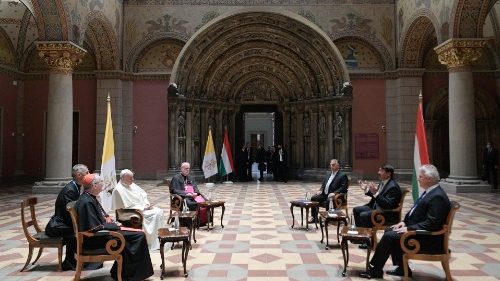 Budapest: Iglesia, familia y ambiente en el encuentro del Papa y las autoridades
