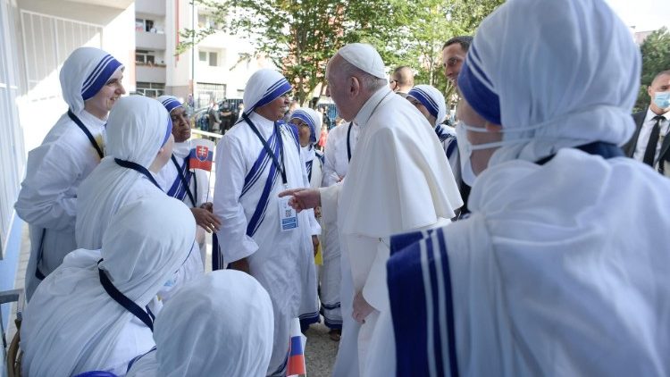 Папа Франциск среди монахинь