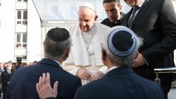  2021.09.13 Viaggio Apostolico a Budapest e Slovacchia Incontro con la Comunità' Ebraica nella Piazza Rybne' namestie   