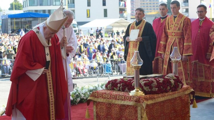 Papa kremton në Sllovaki, Liturgjinë Hynore Bizantine