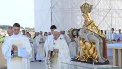 O Papa Francisco durante a missa no Santuário Nacional de Nossa Senhora das Dores, em Šaštin, na Eslováquia