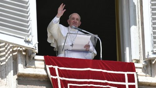 El Papa a la hora del Ángelus: “¿Quieres sobresalir? Sirve”