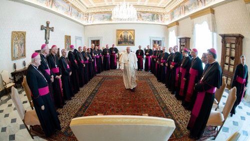 Französische Bischöfe beim Papst: „Er will Ideologie bekämpfen“
