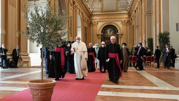 Der Papst beim Treffen mit Religionsvertretern und Wissenschaftlern im Vatikan
