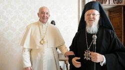 Le Pape François et le patriarche Bartholomée Ier au Vatican en 2021.