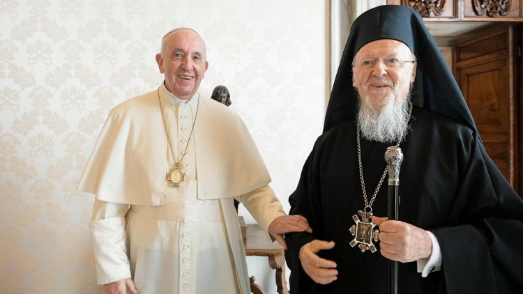 Osobné stretnutie pápeža s ekumenickým patriarchom 4. októbra 2021 vo Vatikáne