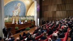 Il Papa rivolge il suo discorso alla Pontificia Università Lateranense