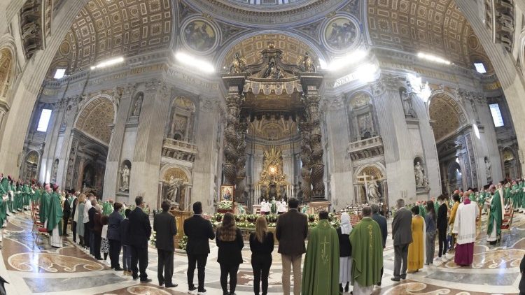 Snímka zo svätej omše pri otvorení synody (10. okt. 2021)