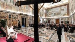 Un momento dell'incontro del Papa con i membri della Società Italiana di Farmaceutica Ospedaliera (14-10-2021)