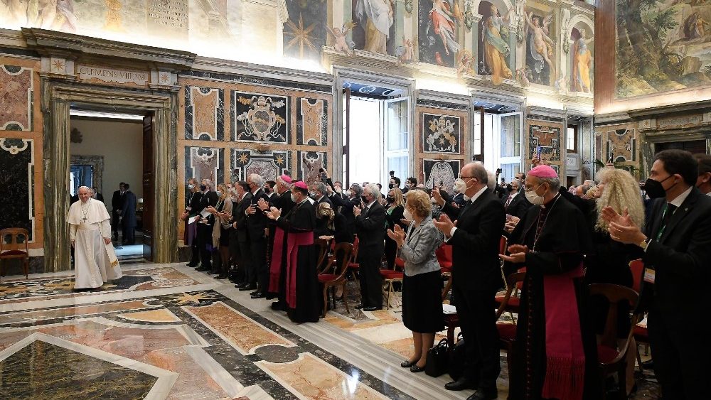 Na Sala Clementina, o encontro do Papa com membros da Fundação Centesimus annus