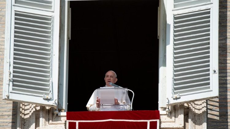 Papież wzywa do ratowania życia migrantów