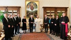 O Papa Francisco no Vaticano com o Presidente da Alemanha, FrankWalter Steinmeier, e sua comitiva