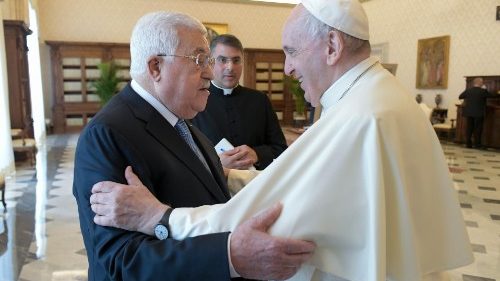 Papa Francisco com o presidente palestino Mahmoud Abbas 