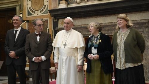 Pápež František odovzdal Ratzingerovu cenu víťazom z dvoch ročníkov