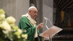 Le Pape François prononçant son homélie à la basilique Saint-Pierre le dimanche 14 novembre 2021, dans le cadre de la Journée mondiale des pauvres.