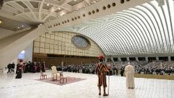 Le Pape François lors de l'audience générale du 17 novembre 2021 en salle Paul VI du Vatican. 