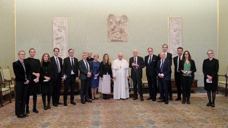 Ferenc pápa a Svéd Akadémia tagjaival