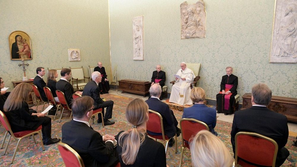 Členovia Švédskej akadémie na audiencii u pápeža Františka