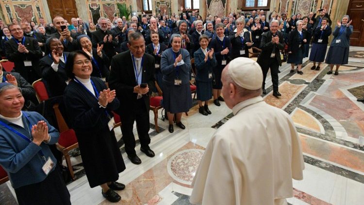 Папа Франциск се срещна със 150 членове на религиозното семейство на последователите на Св.Павел