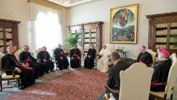 Les évêques de Suisse en discussion avec le Pape François, le 26 novembre 2021.