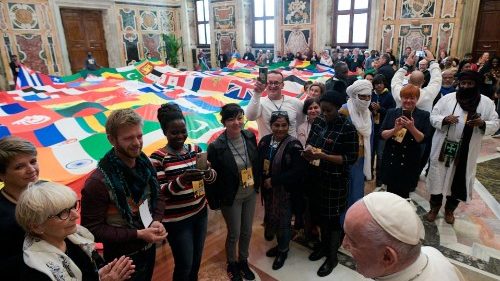 O Papa: devolvamos um rosto aos migrantes, vítimas de torturas e traficantes